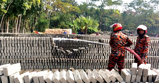 মঠবাড়িয়ায় ইটভাটা মালিককে ৫০ হাজার টাকা জরিমানা