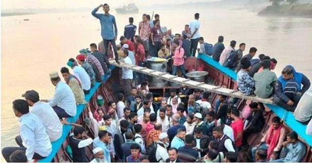 ট্রলারে করে বরিশালের পথে বরগুনা বিএনপির নেতাকর্মীরা