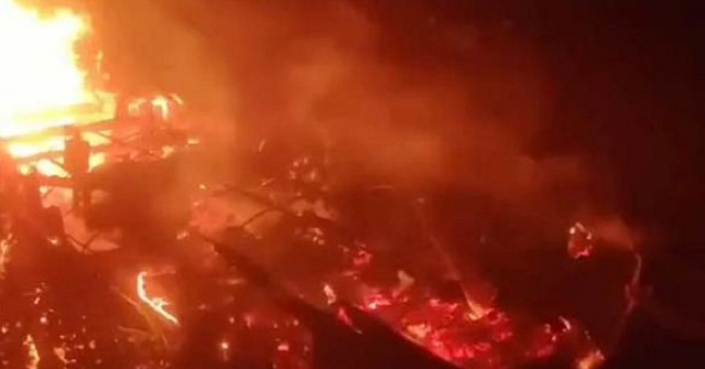 বরিশালে ইলিশ রক্ষা অভিযানের ট্রলারে আগুন