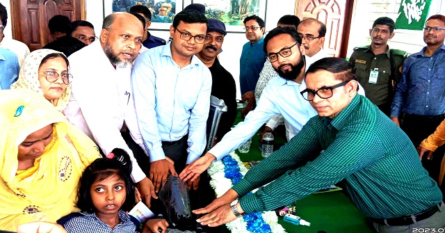 পিরোজপুরে প্রাথমিক শিক্ষার্থীদের মাঝে হুইল চেয়ার বিতরণ