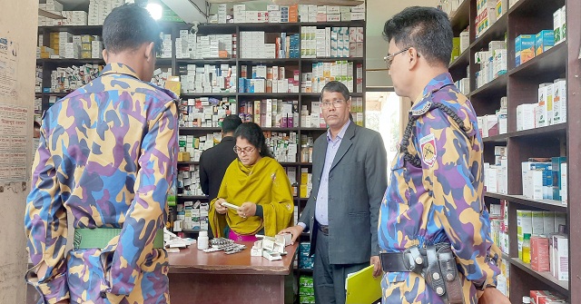 অটো গাড়ী উল্টে আমতলীতে নিহত ১