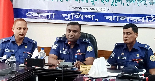 বাউফলের চন্দ্রদ্বীপে নৌকার কর্মী-সমর্থকদের বাড়িতে হামলা, দোকানে তালা