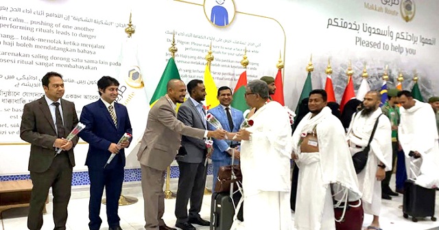 সৌদি আরব পৌঁছেছে বাংলাদেশের প্রথম হজ ফ্লাইট