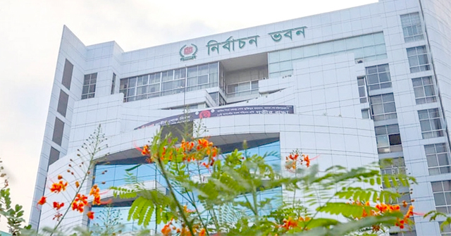 পাথরঘাটায় শোক দিবসের ব্যানার ছিড়ে পুড়ে ফেলার হুমকি