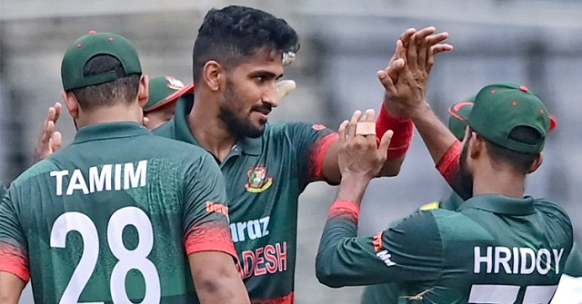 জুটি ভাঙলেন খালেদ, কেড়ে নিলেন নিকোলসের ফিফটি