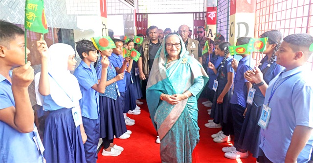 বরিশালে ১০ রুটে দাপিয়ে বেড়াচ্ছে অবৈধ স্পিডবোট! 