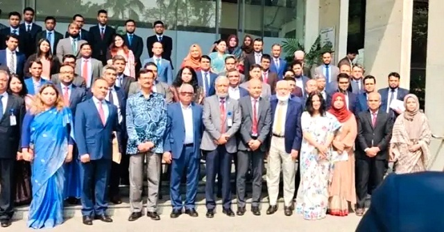 বাবুগঞ্জে লক্ষ্যমাত্রার চেয়ে বেশি আমন আবাদ