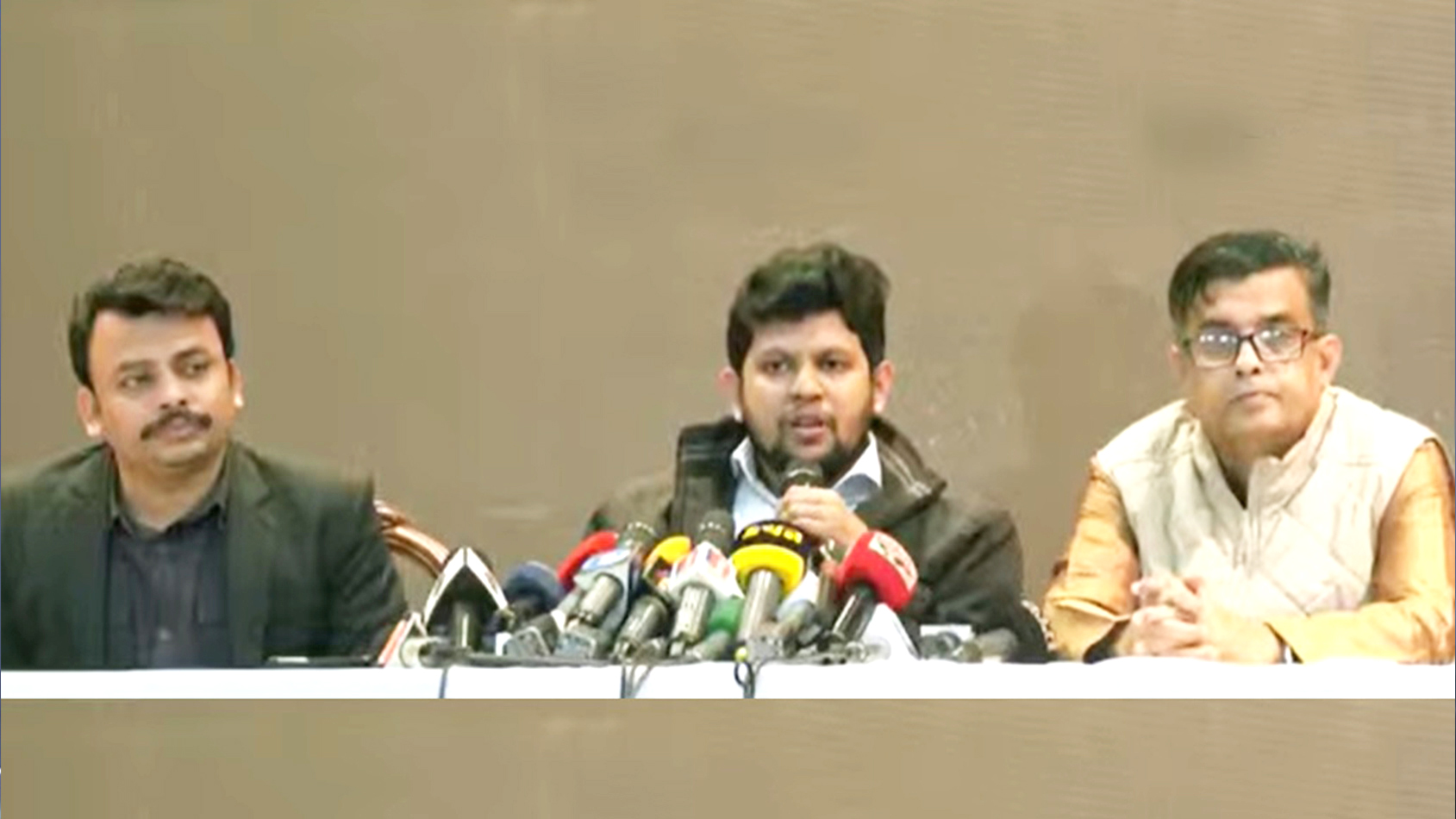  ঘোষণাপত্রে কী থাকবে, নির্ধারণে বৃহস্পতিবার রাজনৈতিক দলের সঙ্গে সংলাপ