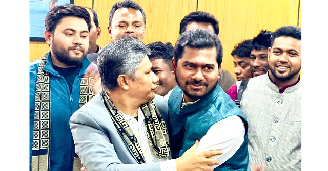 পটুয়াখালীতে মনোনয়নপত্র যাচাই-বাছাই, নুর-হাসান মামুনের কোলাকুলি