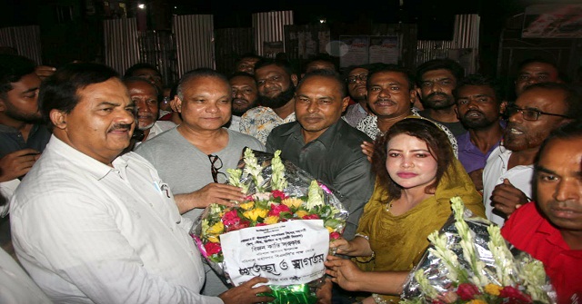 প্রধানমন্ত্রীর স্বাস্থ্যবিষয়ক বিশেষ সহকারী জিয়াউদ্দিন হায়দারকে ফুলেল শুভেচ্ছা