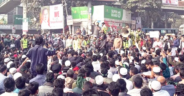 হাদি হত্যার বিচার দাবিতে শাহবাগ অবরোধ