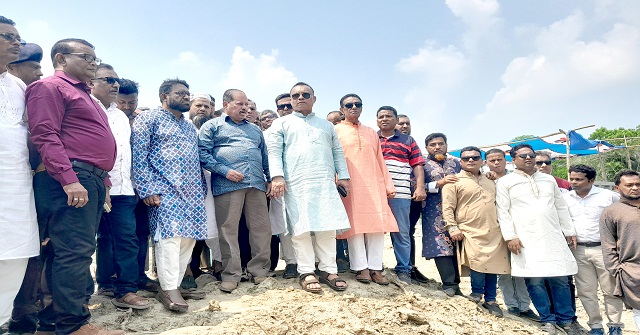 বরিশালে স্বনির্ভর খাল পরিদর্শন করেছেন প্রধানমন্ত্রীর উপদেষ্টা জিয়া হায়দার 