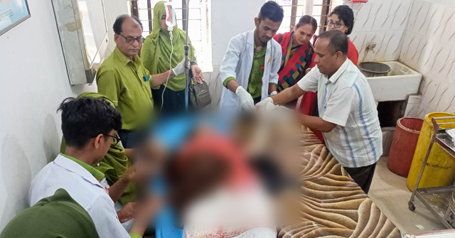 ঝালকাঠিতে স্কুল শিক্ষিকাকে কুপিয়ে আহত, সাবেক স্বামী আটক