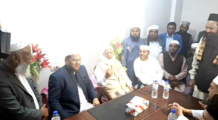 চরমোনাই পীরের সঙ্গে সাক্ষাৎ করলেন জামায়াতের আমির