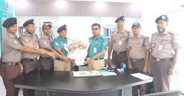ট্রাফিক কার্যালয় পরিদর্শনে বিএমপি কমিশনার