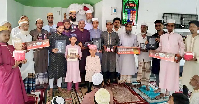  টানা ৪১ দিন জামাতে নামাজ পড়ে পুরস্কার পেলেন ২০ মুসল্লি