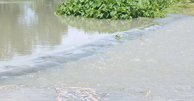 বরগুনায় বেড়েছে জোয়ারের পানি, প্লাবিত হচ্ছে নিম্নাঞ্চল