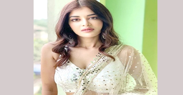 ১৬ বছর বয়সে প্রথম প্রেম আমার: মধুমিতা