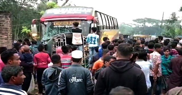 ঝালকাঠিতে বাসের সঙ্গে সংঘর্ষে মাহিন্দ্রার ৩ যাত্রী নিহত