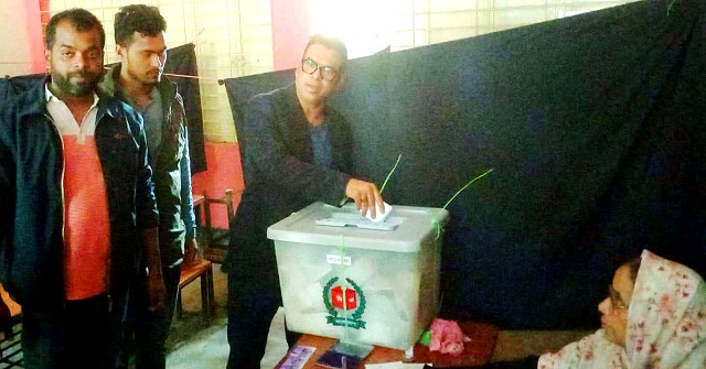 ঈগল রেখে সতন্ত্র প্রার্থী ভোট দিলেন নৌকায়