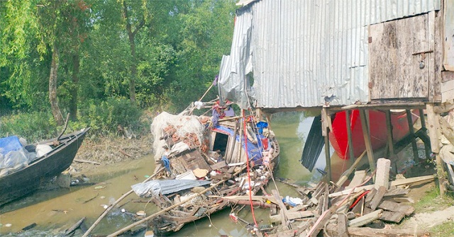 ট্রলারে গ্যাস সিলিন্ডার বিস্ফোরণ, দুই জেলে আহত