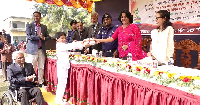 ঝালকাঠিতে উৎসব মুখর পরিবেশে বই উৎসব 