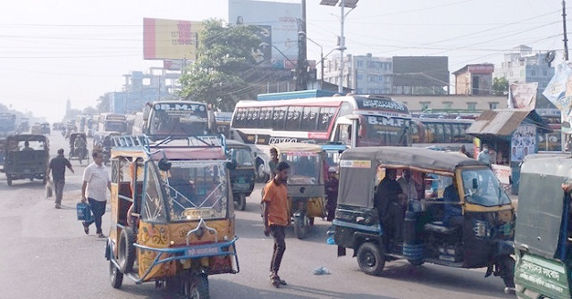 বরিশালে স্বাভাবিক নিয়মে চলাচল করছে বাস