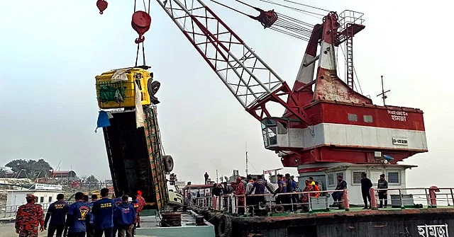 ফেরিডুবির ৫ দিন পর আরেকটি ট্রাক উদ্ধার, উদ্ধারকারী ঝিনাই-১ পৌঁছায়নি