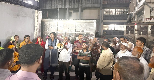 বরিশালে রেফকো ফার্মাসিউটিক্যালসে যৌন হয়রানির শিকার নারী শ্রমিককে শাস্তিমূলক বদলির প্রতিবাদে গেট মিটিং 