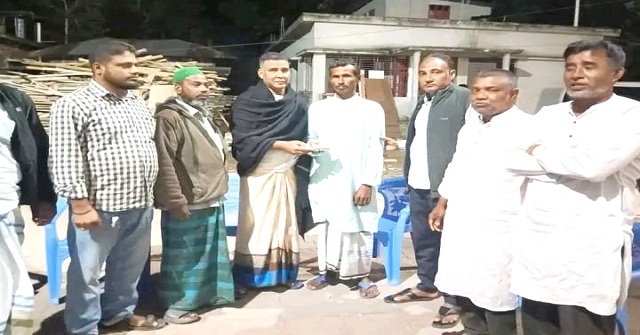 বাবুগঞ্জে শিশু রাইসার দিনমজুর বাবার পাশে মানবিক চেয়ারম্যান মশিউর রহমান