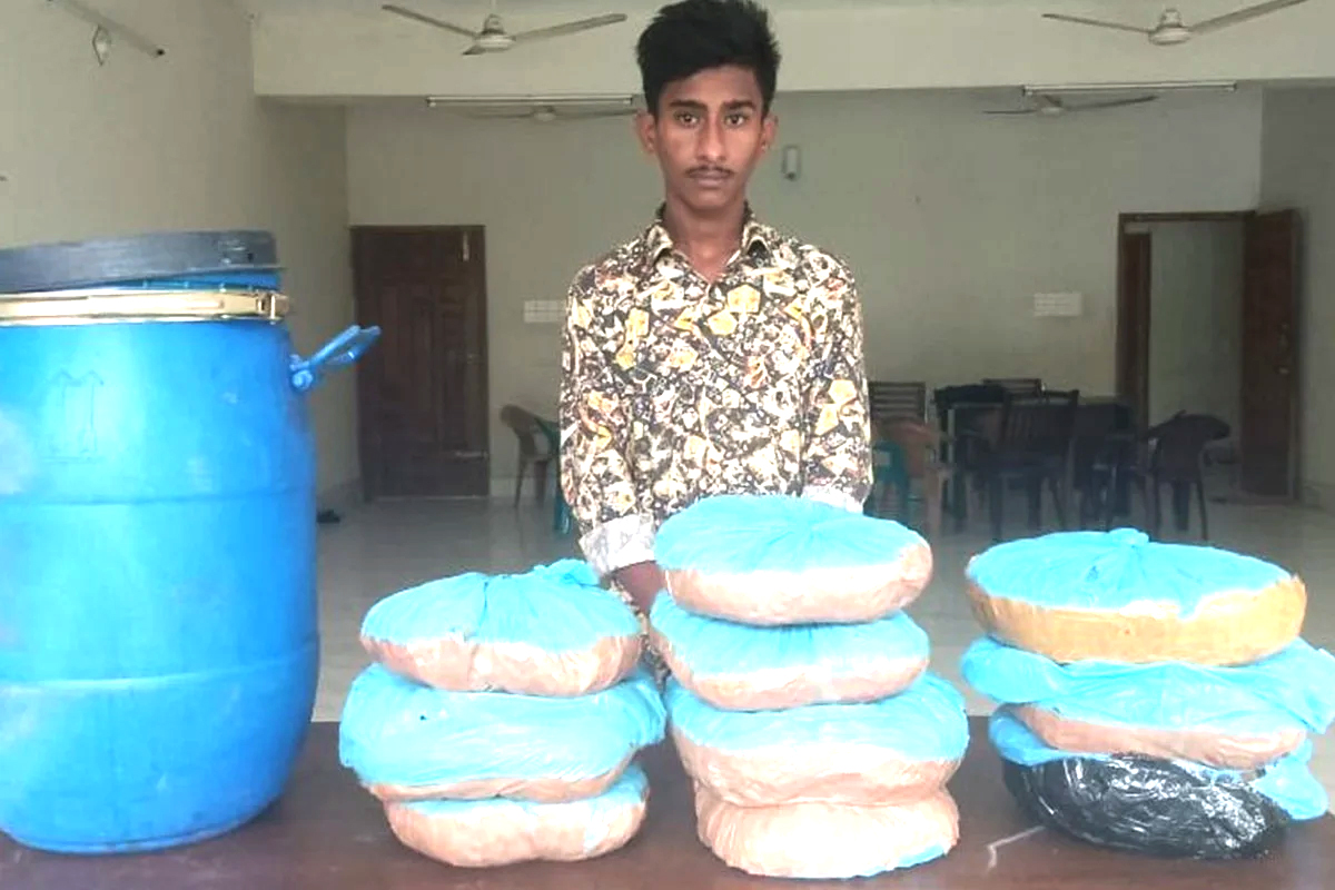 বরিশালে প্লাস্টিকের ড্রামভর্তি গাঁজাসহ আটক ১