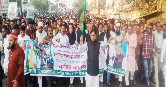 ভিডিও দেখতে গিয়ে পাঁচতলা ভবনের ছাদ থেকে পড়ে যুবকের মৃত্যু