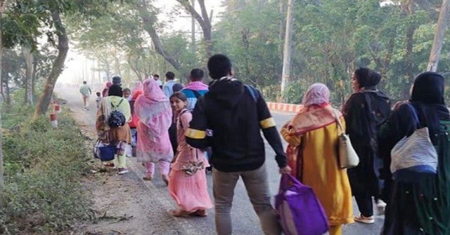 পটুয়াখালীতে বাস ধর্মঘটে দুর্ভোগে পর্যটকসহ যাত্রীরা