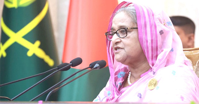 রাতে নীরবে একাকী পূর্বপুরুষদের কবরে শামীম ওসমানের অশ্রু