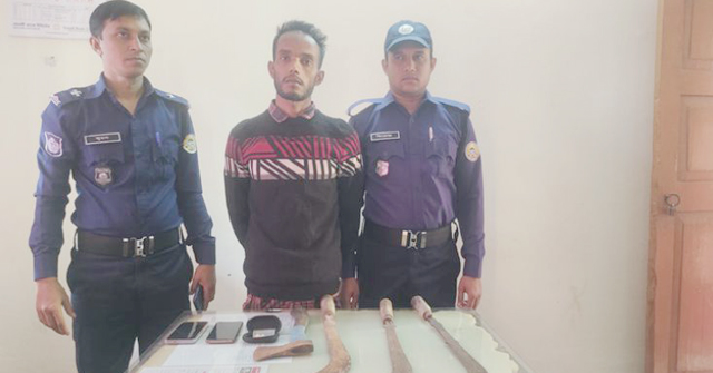 পিরোজপুরে দেশীয় অস্ত্রসহ দুই ডাকাত আটক