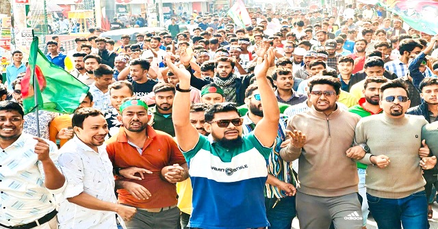  বরিশ‍ালে মহান বিজয় দিবসে ছাত্রদল নেতা তরিকুল ইসলাম তারেক’র নেতৃত্বে শোভাযাত্রা 