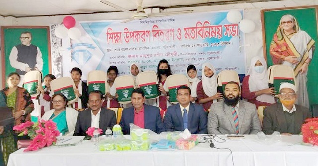 দুদকের উপহার পেল ২৫০ শিক্ষার্থী
