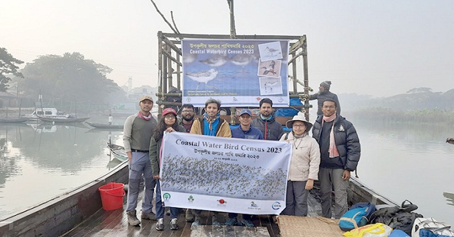 দেশ ও জাতীর কল্যাণ কামনার মধ্যে দিয়ে অনুষ্ঠিত হল ঈদের জামাত