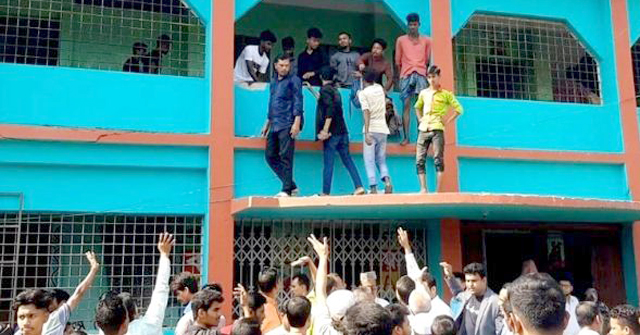 ভোলায় স্কুলে আগুন, ৩০ শিক্ষার্থী আহত