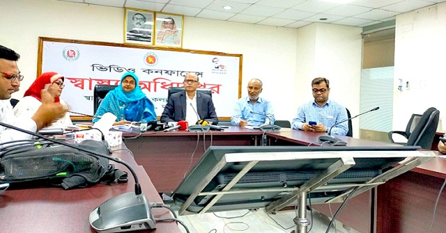 করোনা টিকার তৃতীয় ও চতুর্থ ডোজ দেওয়া বন্ধ