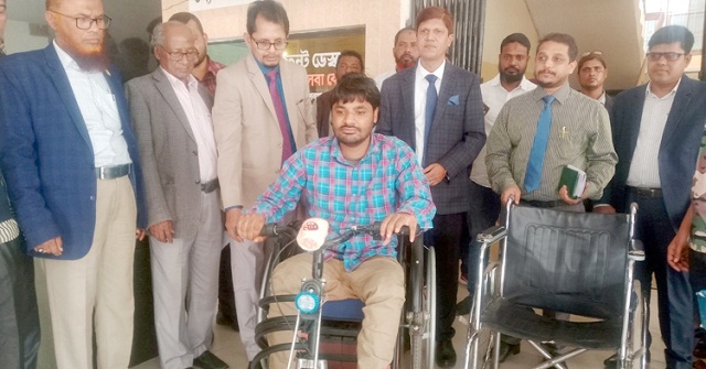 এখন থেকে একাই কলেজে যেতে পারবেন মাকসুদুর