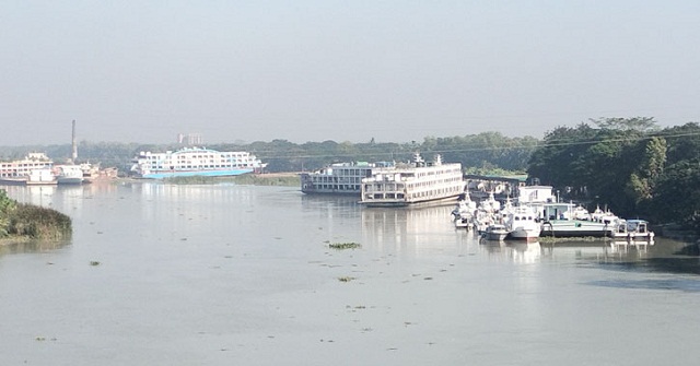 লঞ্চ ধর্মঘটে বিচ্ছিন্ন ভোলা