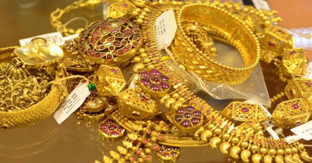 বিশ্ববাজারে সোনার দাম আরও কমেছে