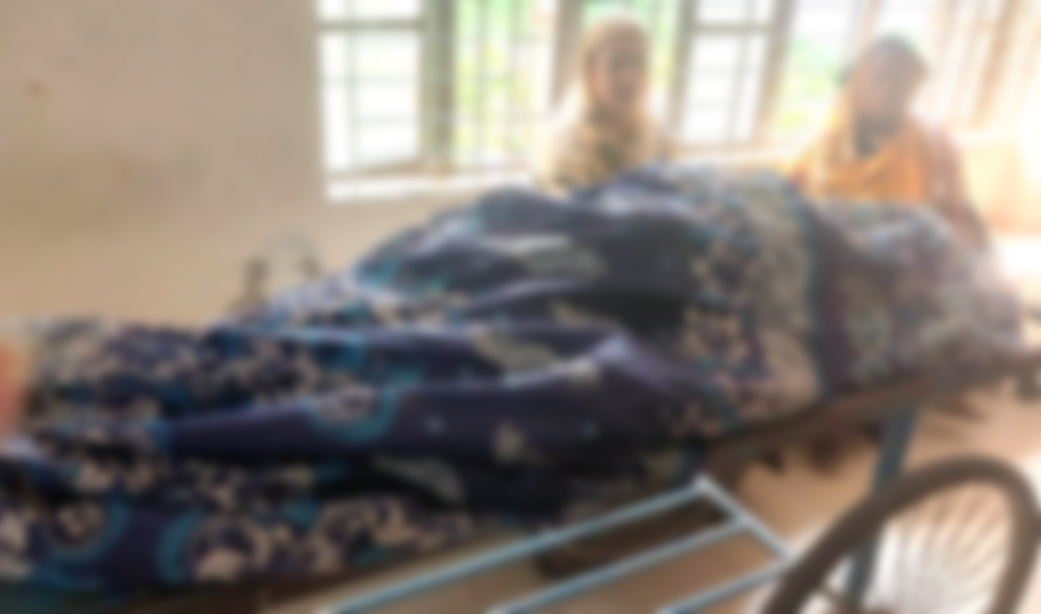 গৌরনদীতে ইজিবাইকের চাকায় গলার সাথে ওড়না পেঁচিয়ে নারীর মৃত্যু