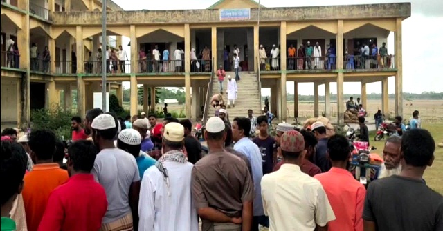 ডালবুগঞ্জে জেলেদের চাল বিতরণে অনিয়মের অভিযোগ