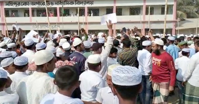 শিক্ষার্থীদের তোপের মুখে ম্যানেজিং কমিটির সভাপতির পদত্যাগ