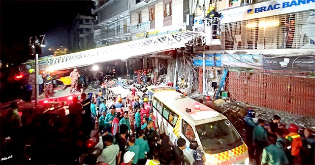 ‘ক্যাফে কুইন’ ভবনে বেশিরভাগই স্যানিটারি ওয়্যারের দোকান