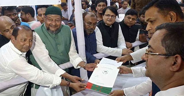 দ্বিতীয় দিনের প্রথম ৩ ঘণ্টায় আওয়ামী লীগের ৬০৫টি মনোনয়ন ফরম বিক্রি