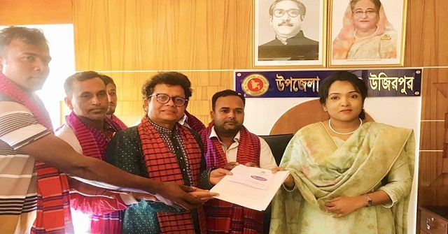  বরিশাল-২ আসনে সংগীতশিল্পী নকুল কুমার বিশ্বাসের মনোনয়নপত্র সংগ্রহ