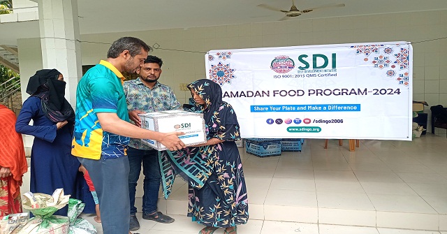 বাবুগঞ্জে দরিদ্র পরিবার পেলো খাদ্য সামগ্রী 